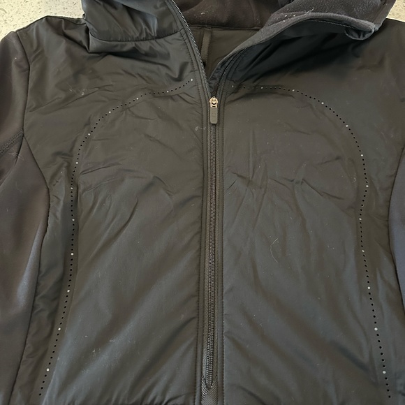 Lululemon Run for Cold Pullover in Black - Picture 8 of 16